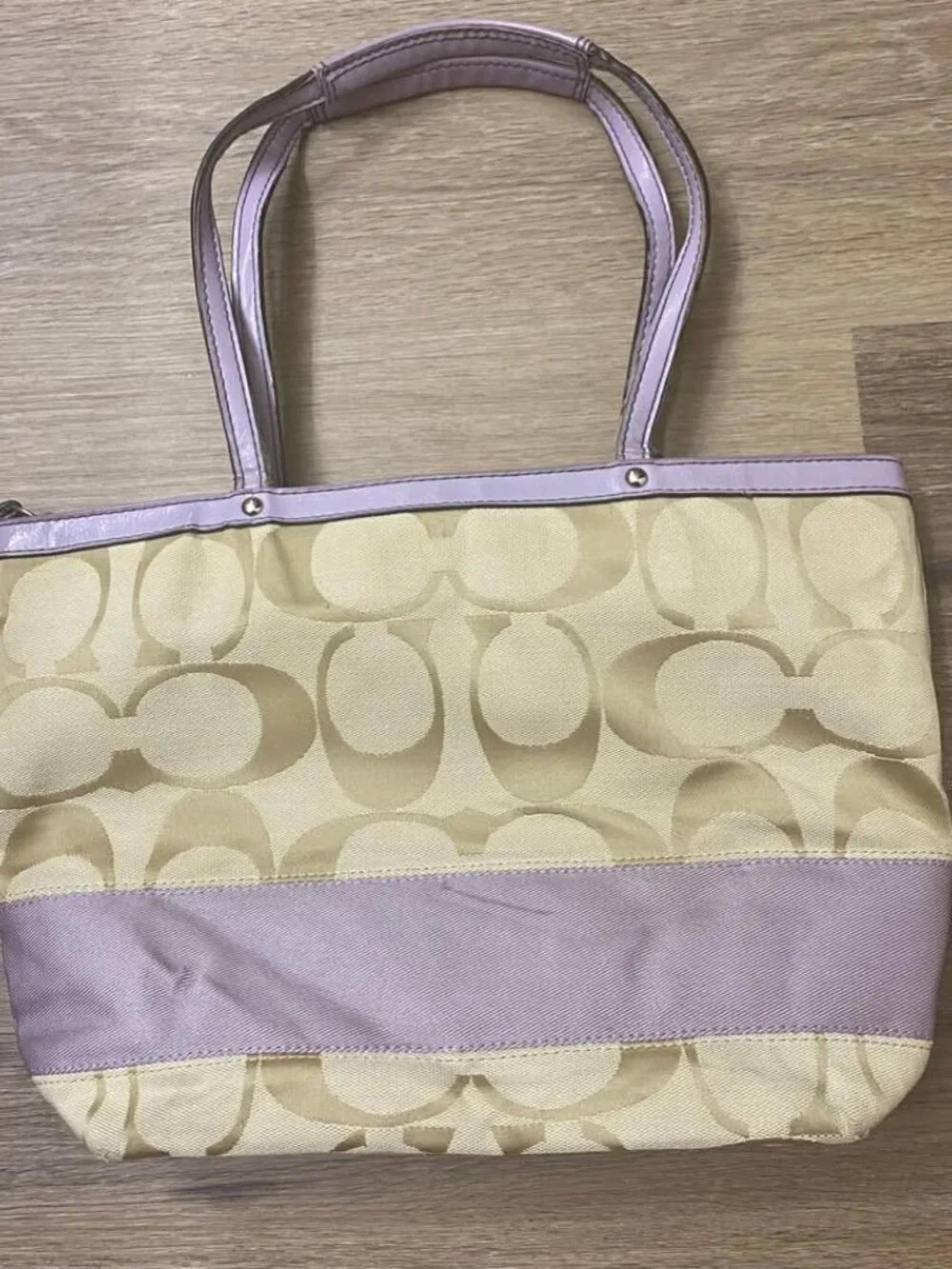 Coach Signature F17433 Tan & Lavender Patent Leather Shoulder Bag Attached Wrist